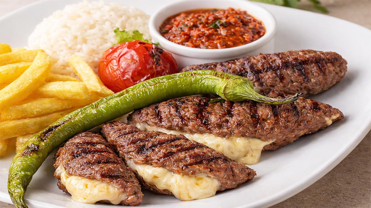 Kaşarlı Köfte Tarifi, Pratik ve Lezzetli Kaşarlı Köfte Tarifi